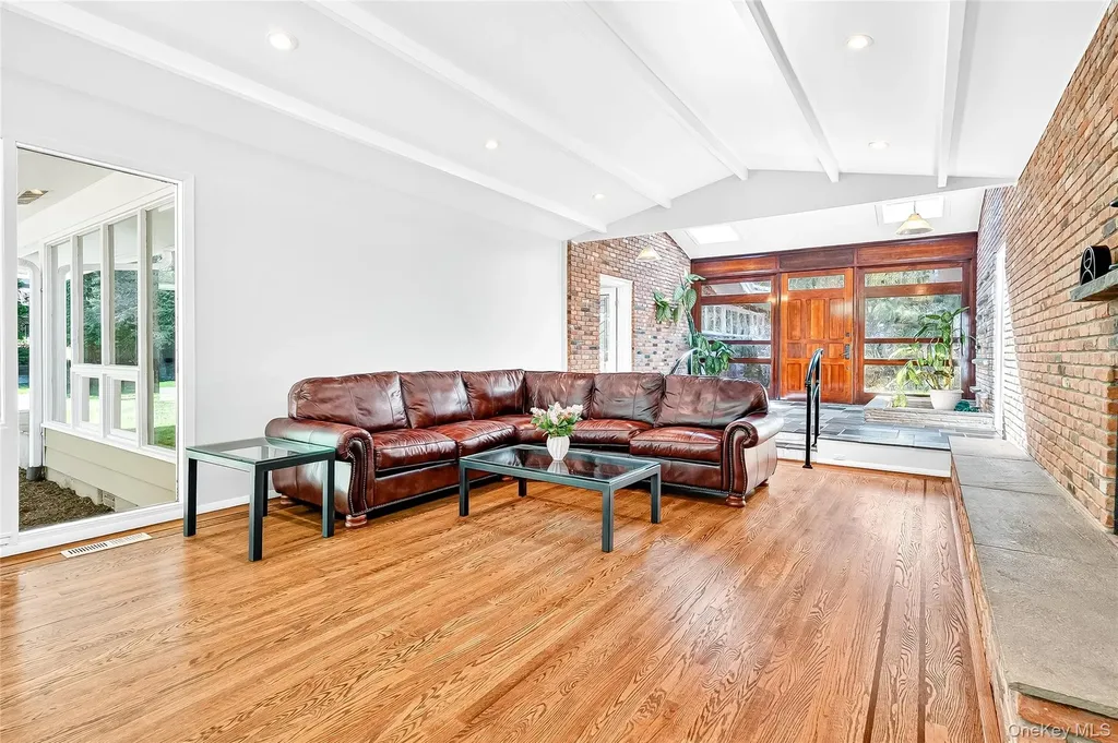10 Barnaby Lane Hartsdale NY 10530