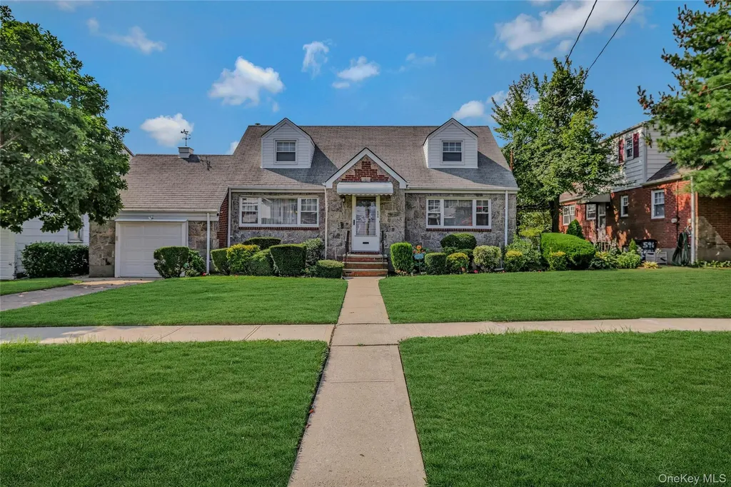 908 6th Avenue New Hyde Park NY 11040