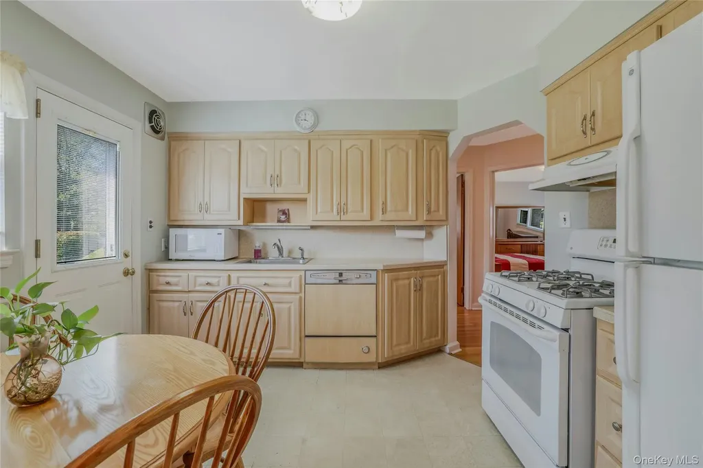 908 6th Avenue New Hyde Park NY 11040