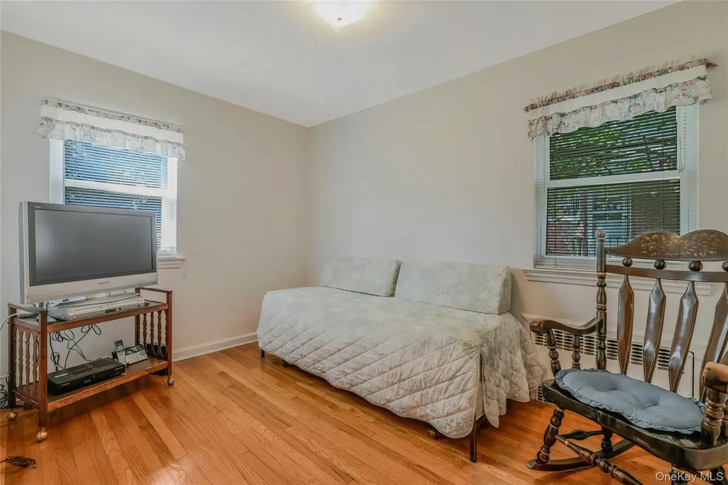 908 6th Avenue New Hyde Park NY 11040