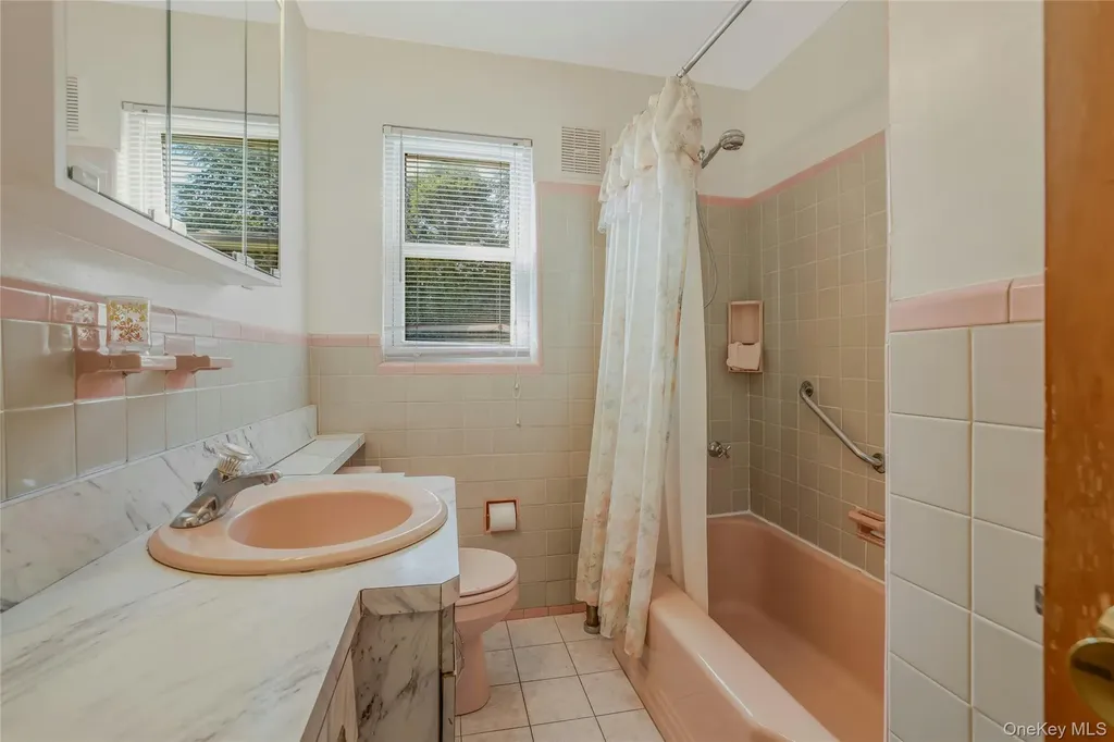 908 6th Avenue New Hyde Park NY 11040
