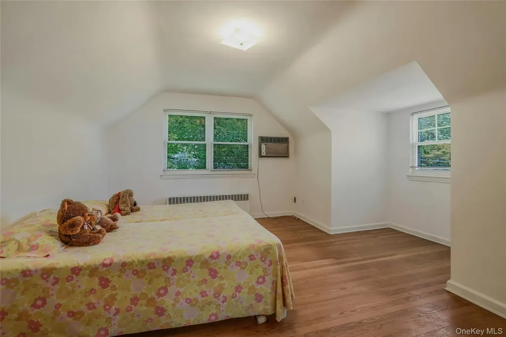 908 6th Avenue New Hyde Park NY 11040