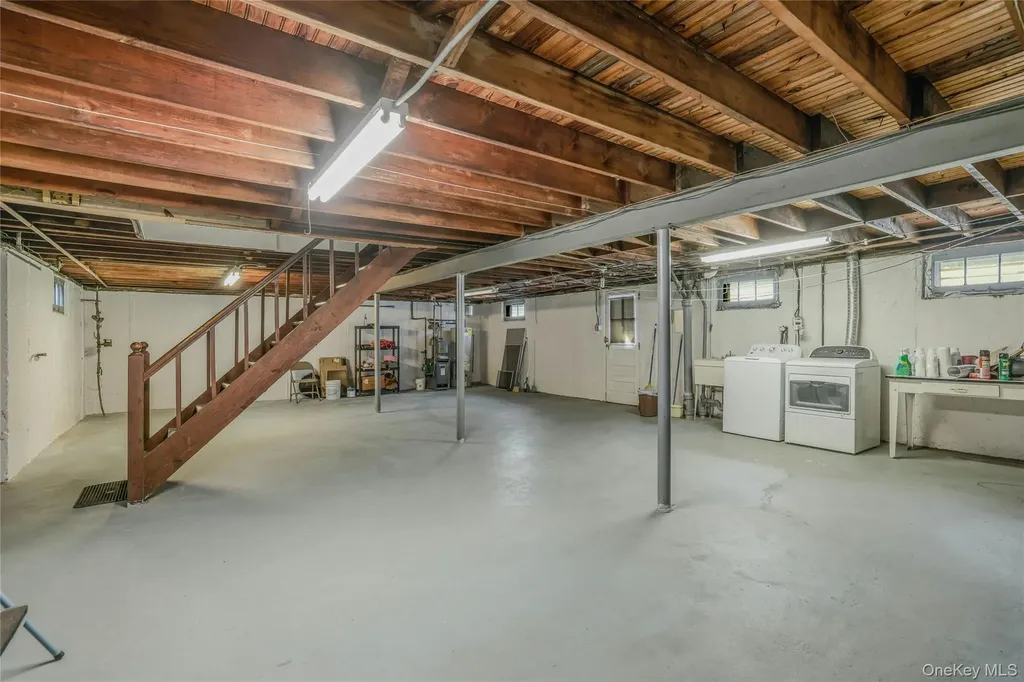 908 6th Avenue New Hyde Park NY 11040