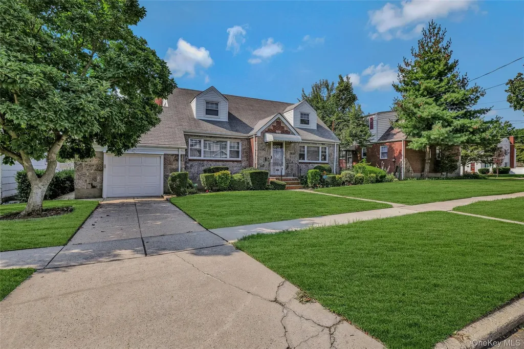 908 6th Avenue New Hyde Park NY 11040