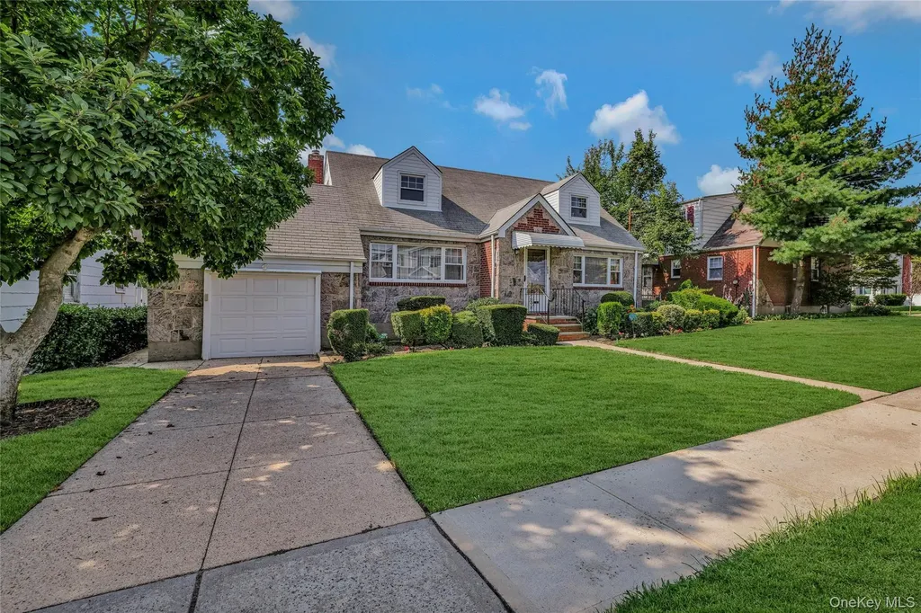 908 6th Avenue New Hyde Park NY 11040