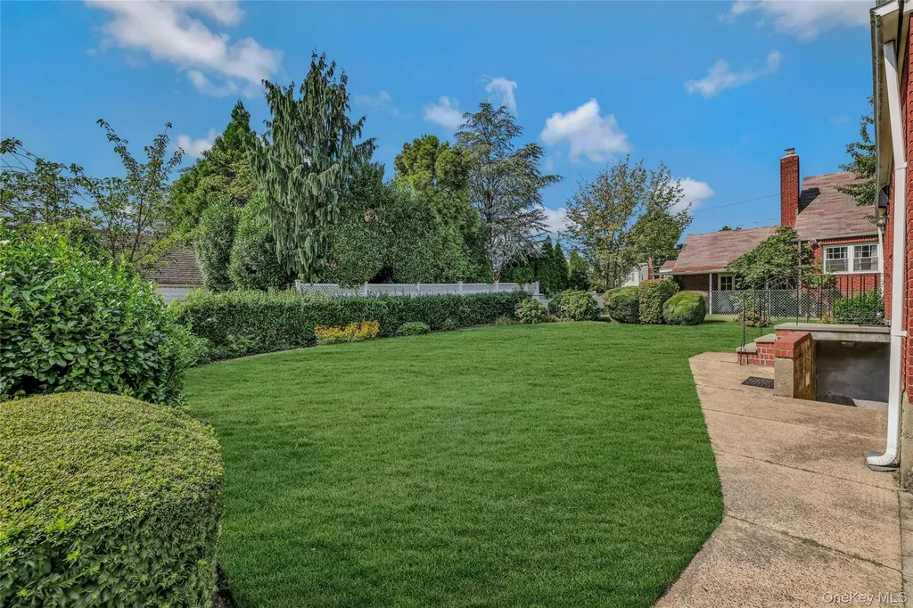 908 6th Avenue New Hyde Park NY 11040