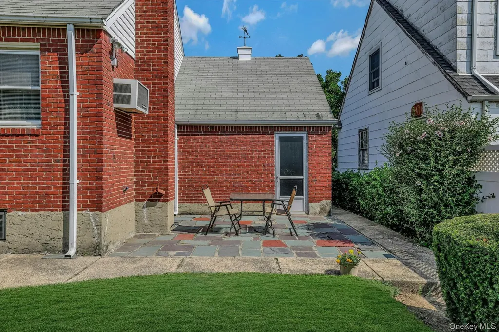908 6th Avenue New Hyde Park NY 11040