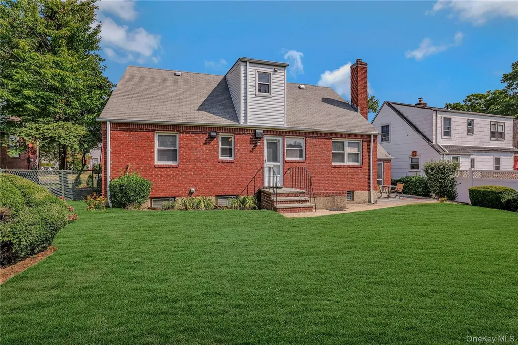 908 6th Avenue New Hyde Park NY 11040