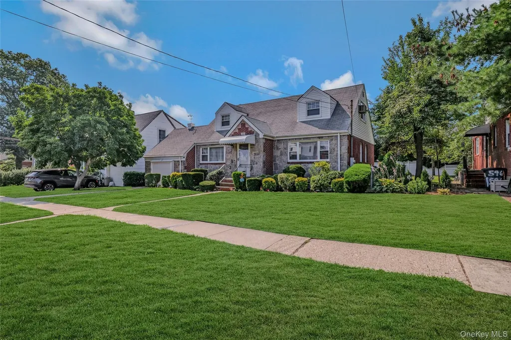 908 6th Avenue New Hyde Park NY 11040