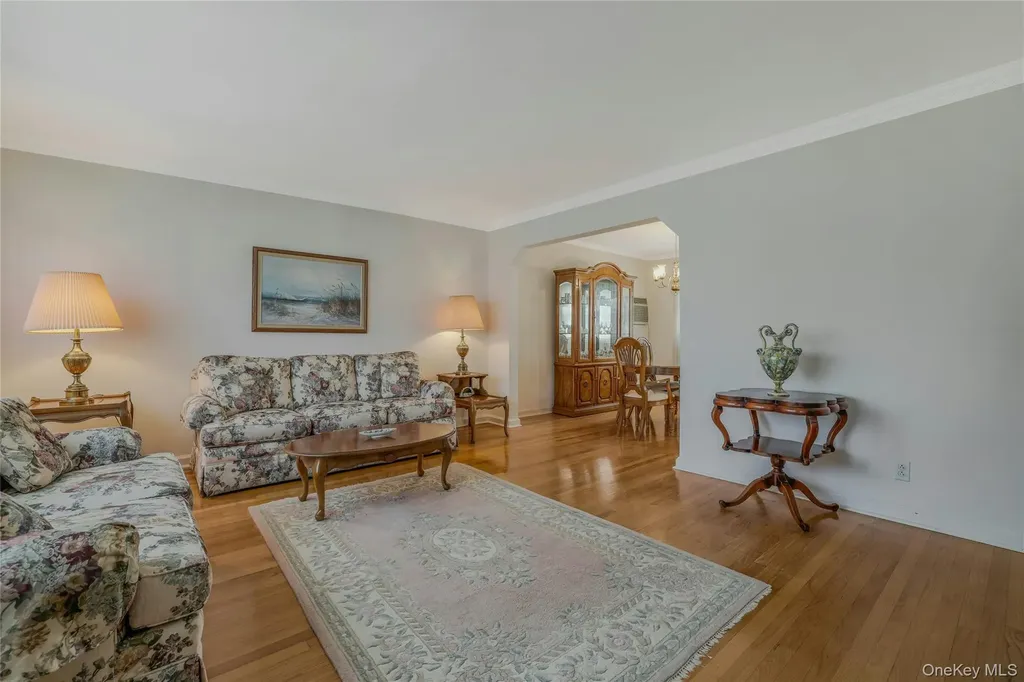 908 6th Avenue New Hyde Park NY 11040