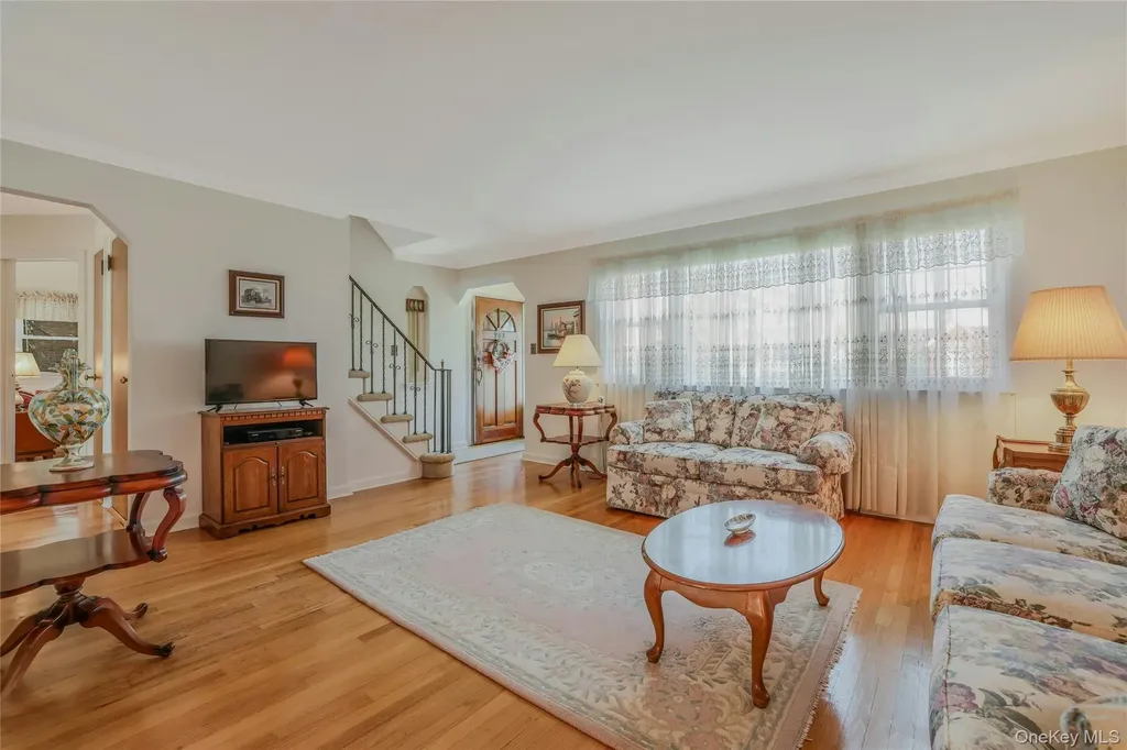 908 6th Avenue New Hyde Park NY 11040