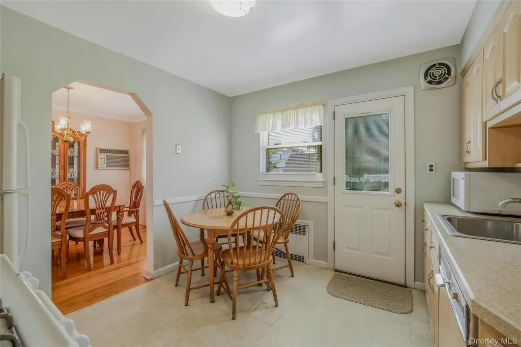 908 6th Avenue New Hyde Park NY 11040