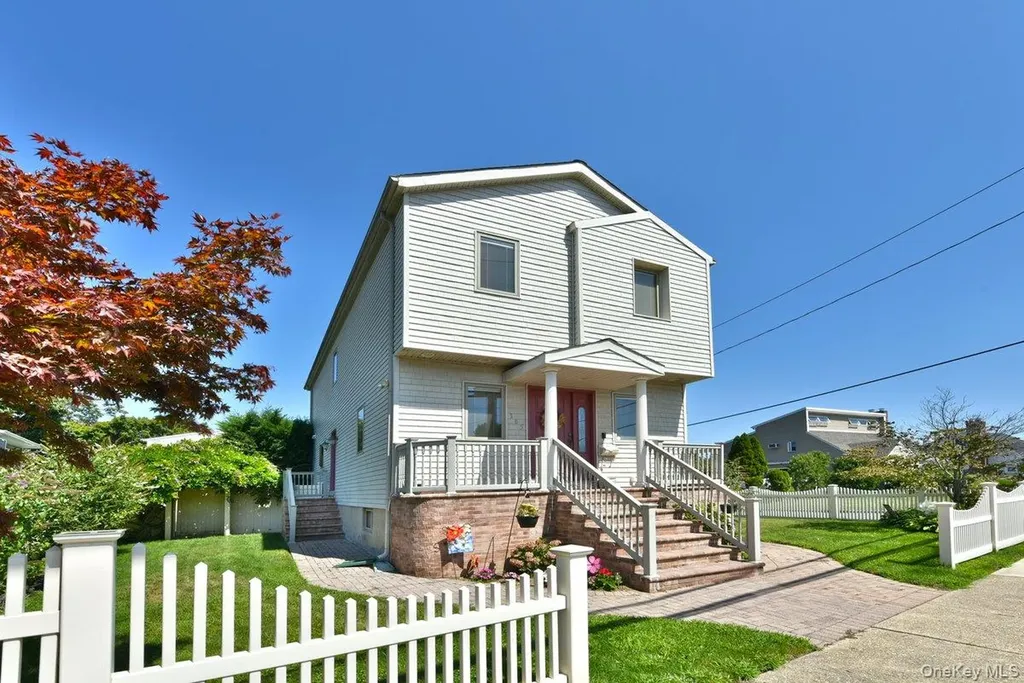 385 Oceanside Parkway Oceanside NY 11572