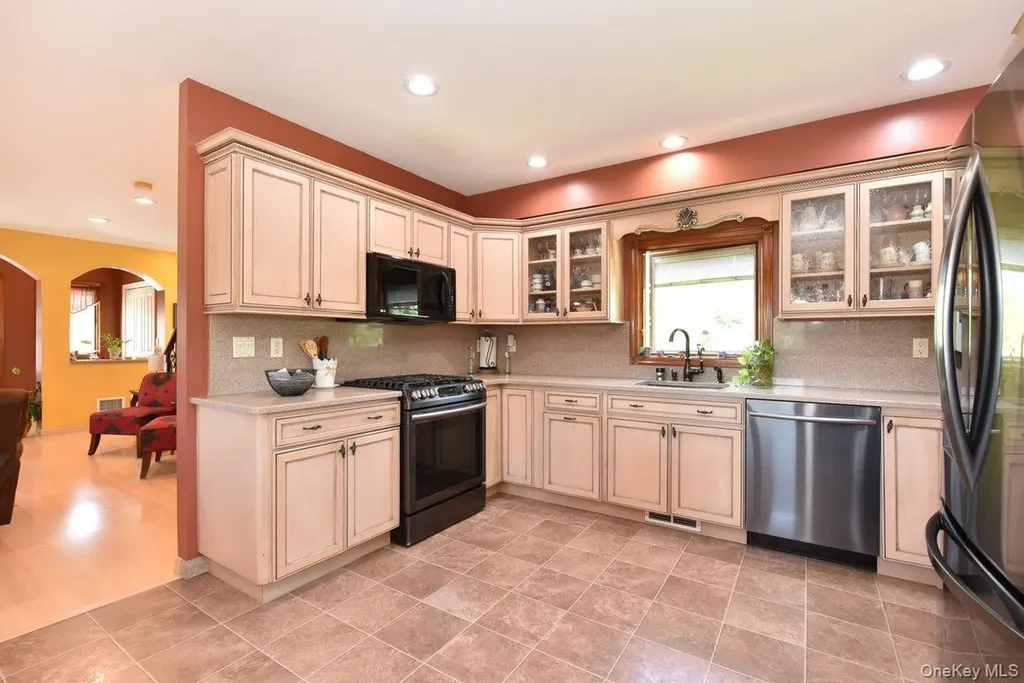 385 Oceanside Parkway Oceanside NY 11572