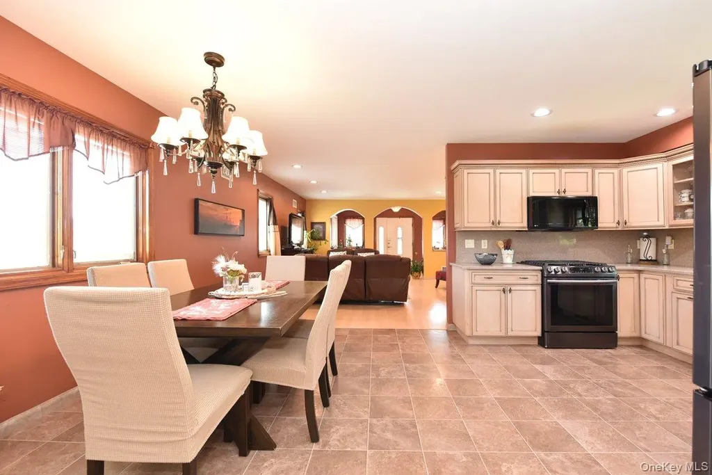 385 Oceanside Parkway Oceanside NY 11572