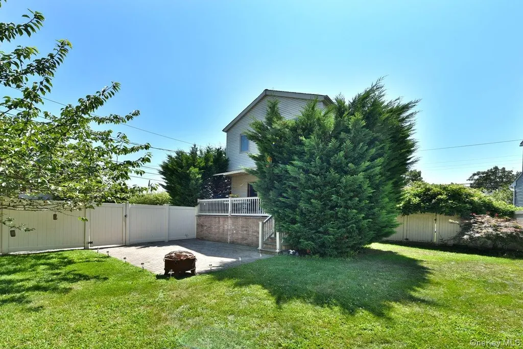385 Oceanside Parkway Oceanside NY 11572