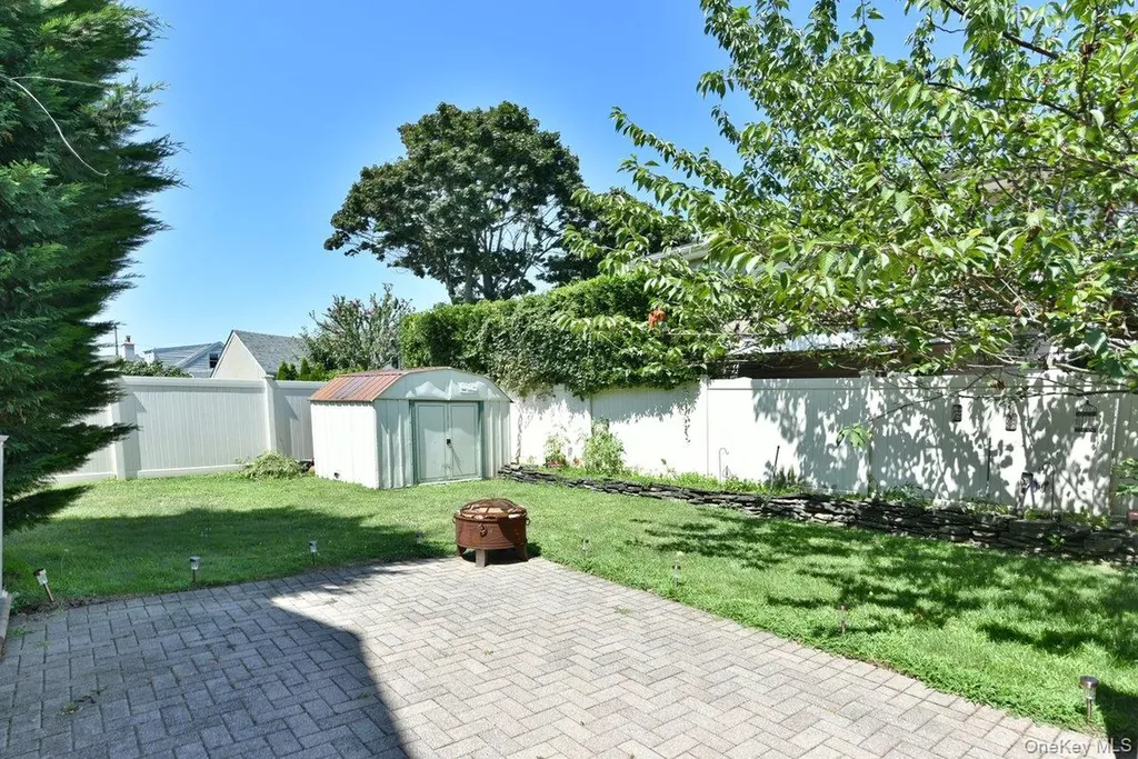 385 Oceanside Parkway Oceanside NY 11572