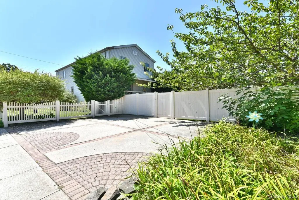 385 Oceanside Parkway Oceanside NY 11572
