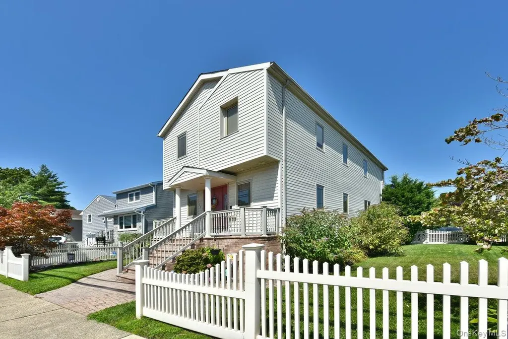 385 Oceanside Parkway Oceanside NY 11572