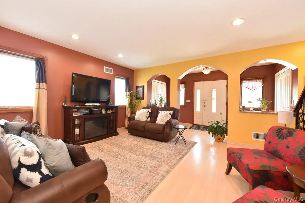 385 Oceanside Parkway Oceanside NY 11572