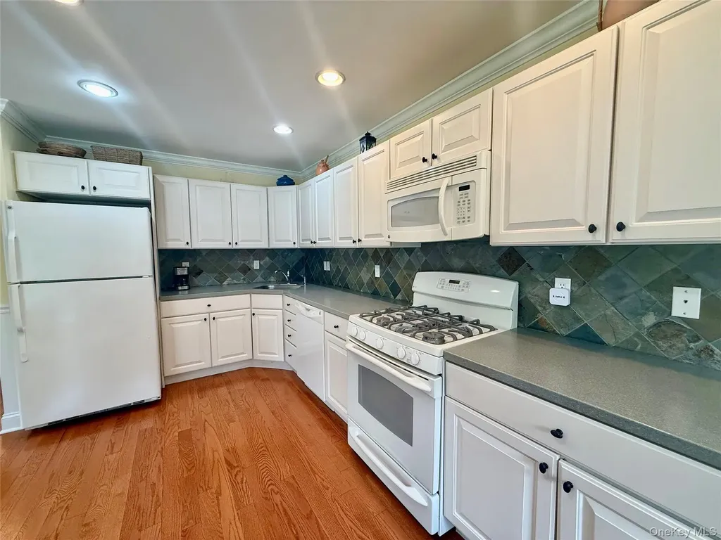 54 Hudson View Terrace Hyde Park NY 12538