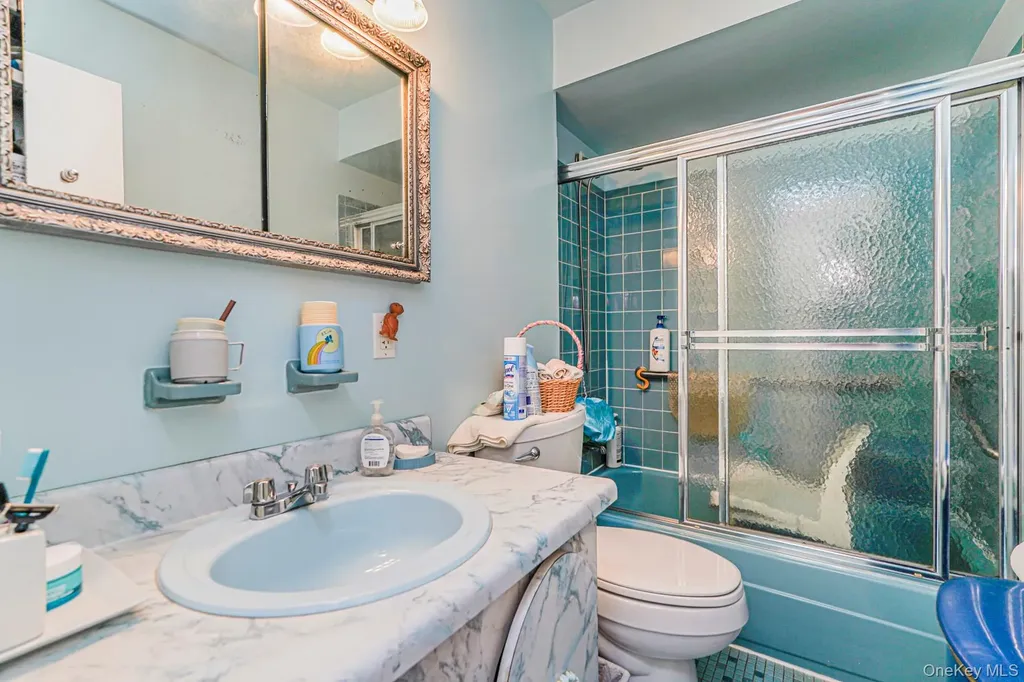 41 Middle Loop Road Staten Island NY 10308