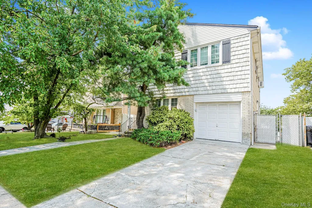 41 Middle Loop Road Staten Island NY 10308