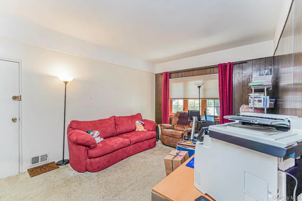 41 Middle Loop Road Staten Island NY 10308