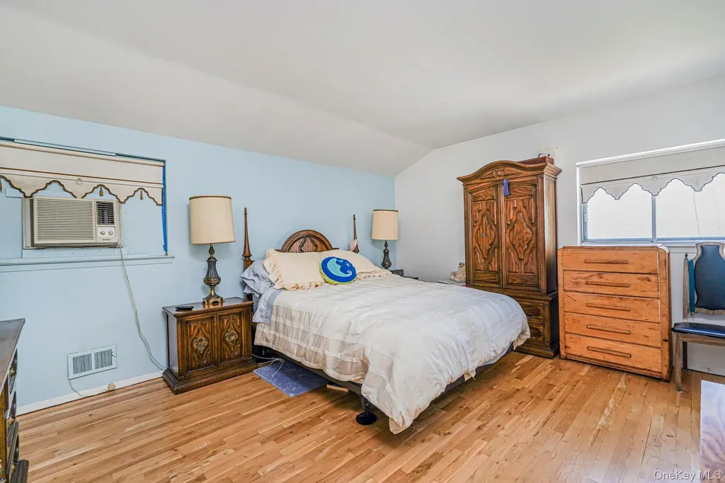 41 Middle Loop Road Staten Island NY 10308