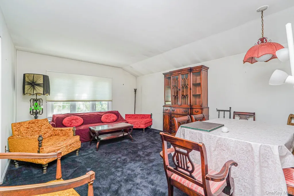 41 Middle Loop Road Staten Island NY 10308