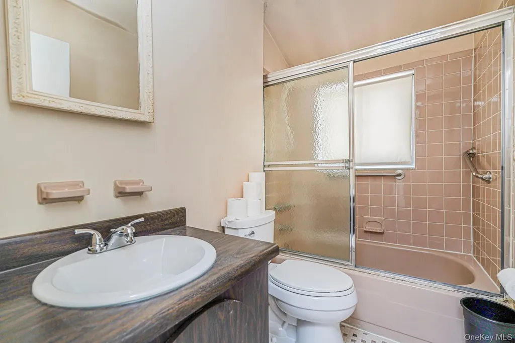 41 Middle Loop Road Staten Island NY 10308