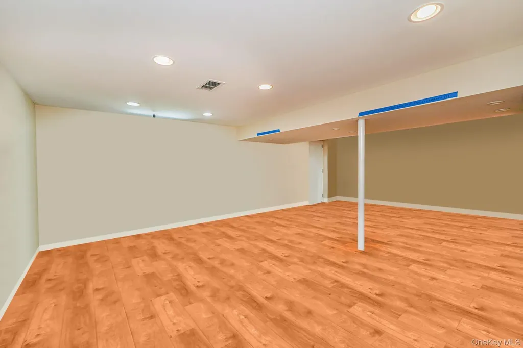 41 Middle Loop Road Staten Island NY 10308