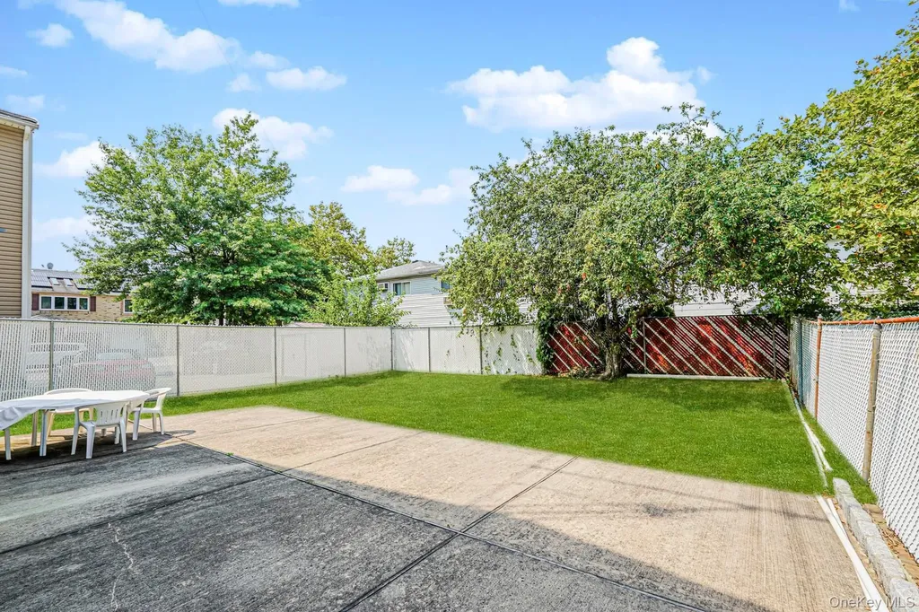 41 Middle Loop Road Staten Island NY 10308