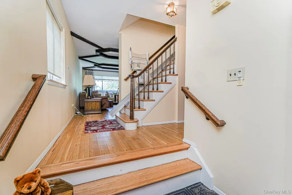 41 Middle Loop Road Staten Island NY 10308