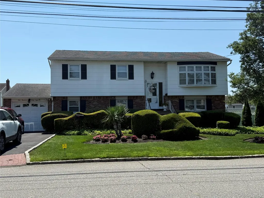 148 Broadway West Babylon NY 11704