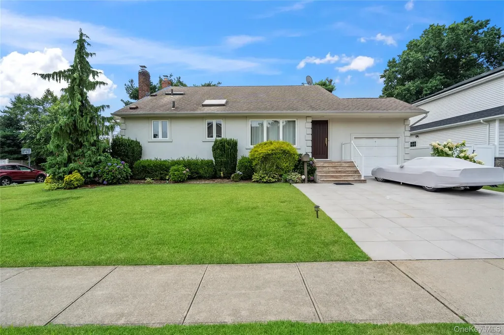 33 Shelter Hill Road Plainview NY 11803