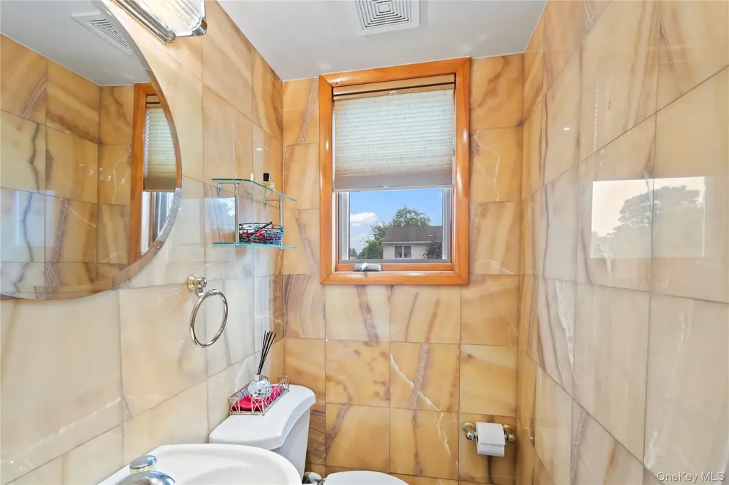 33 Shelter Hill Road Plainview NY 11803