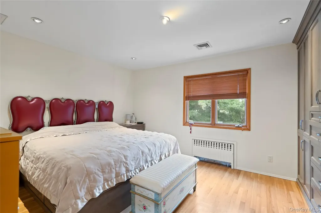 33 Shelter Hill Road Plainview NY 11803