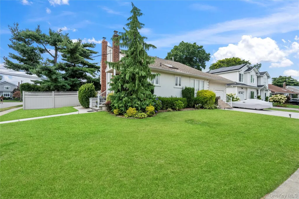 33 Shelter Hill Road Plainview NY 11803