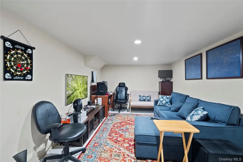 33 Shelter Hill Road Plainview NY 11803