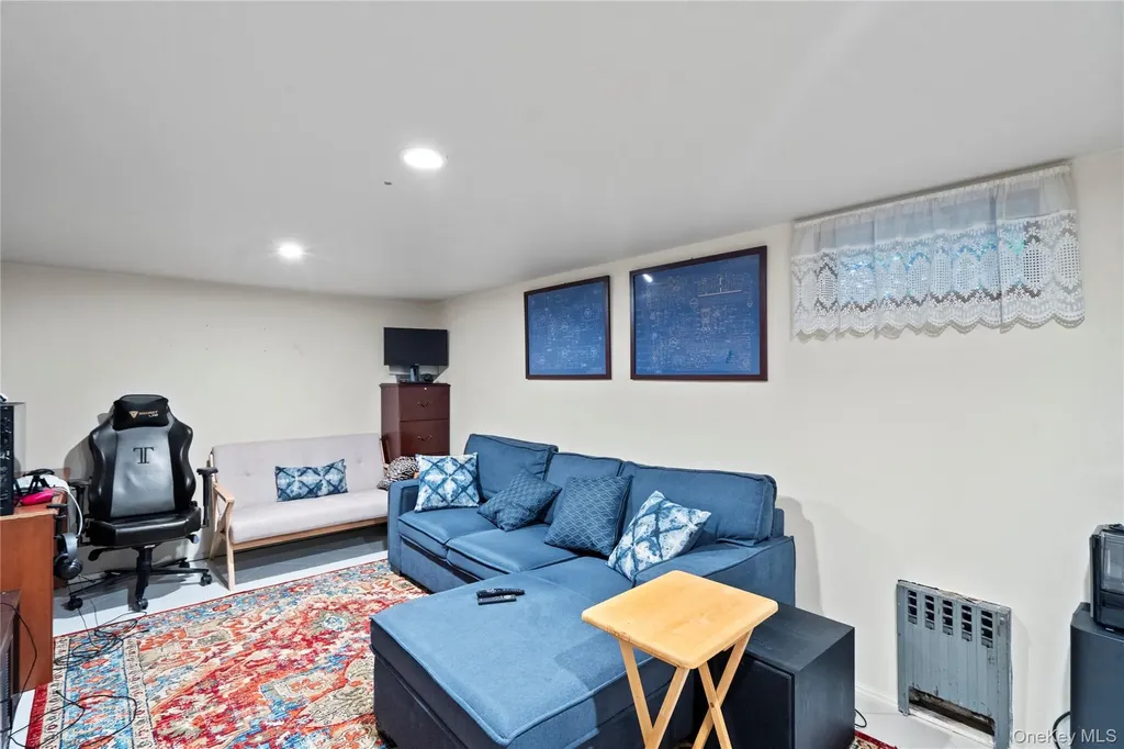 33 Shelter Hill Road Plainview NY 11803