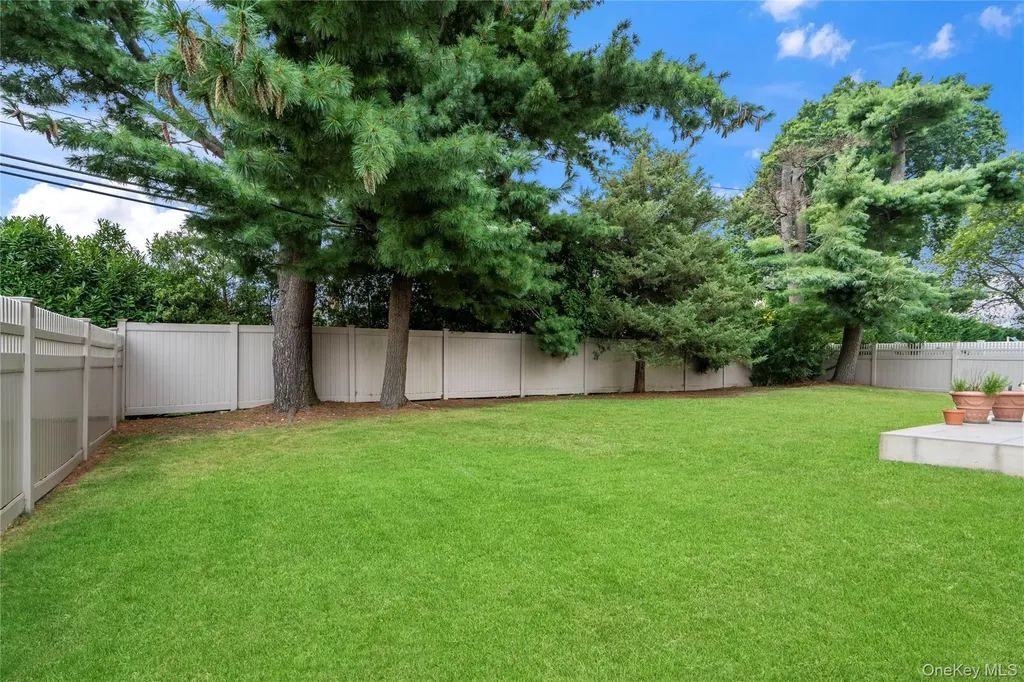33 Shelter Hill Road Plainview NY 11803