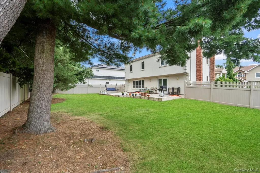 33 Shelter Hill Road Plainview NY 11803