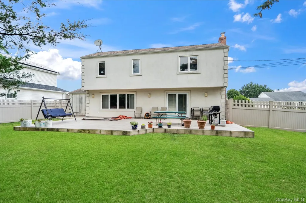 33 Shelter Hill Road Plainview NY 11803