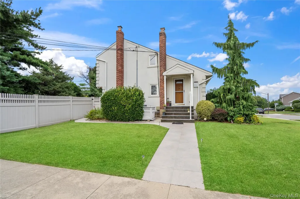 33 Shelter Hill Road Plainview NY 11803