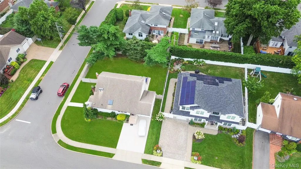 33 Shelter Hill Road Plainview NY 11803