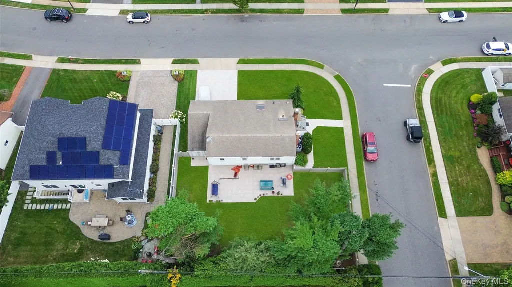 33 Shelter Hill Road Plainview NY 11803