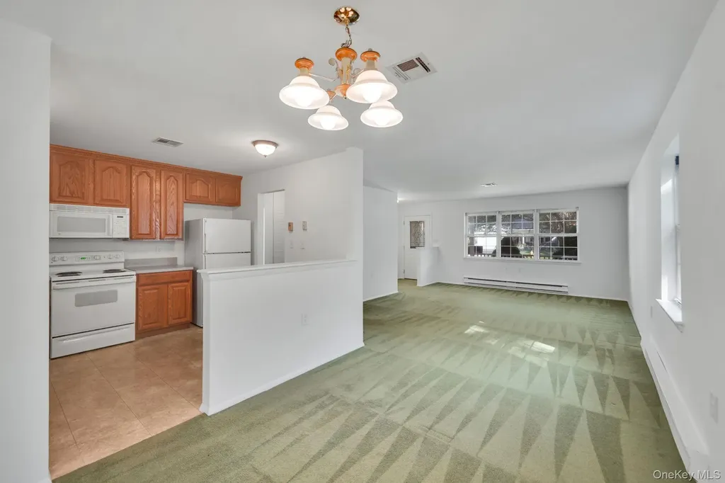 187 Edinburgh Drive Ridge NY 11961