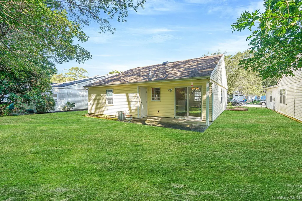 187 Edinburgh Drive Ridge NY 11961