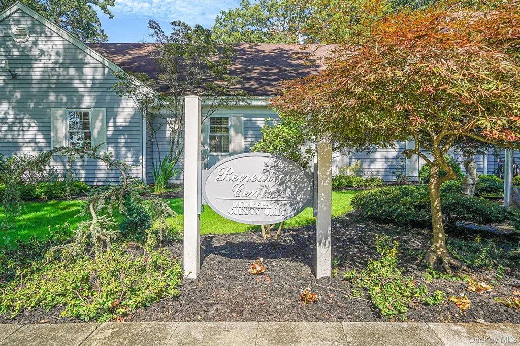 187 Edinburgh Drive Ridge NY 11961